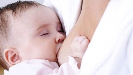 Rüyada Bebek Emzirmek, Erkek Bebek, Sağ Göğsünden Bebek Emzirmek